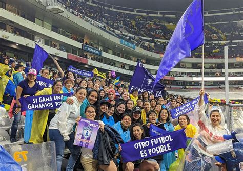 Barra Feminista Rompiendo Techos De Cristal Desde La Tribuna Pie De