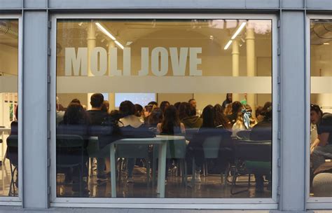 La juventud de Molins de Rei decide por consenso qué hacer durante un