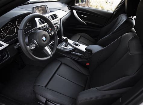 Bmw 320i 2015 Sedã Com Desempenho Esportivo