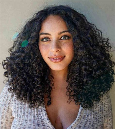 Best Shoulder Length Curly Hair Ideas - HyMum