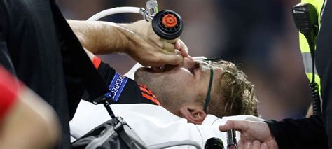 FOTO 18 Pustiul Luke Shaw Accidentat In Meciul Lui Manchester