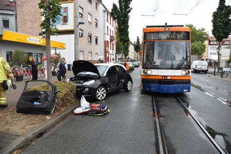 Unfall in Mannheim Straßenbahn erfasste Opel beim Einparken Update