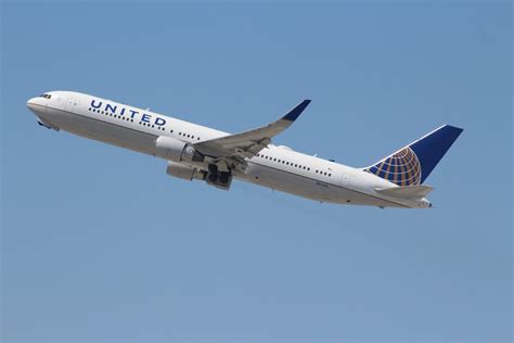 United Airlines Boeing 767 Departs Los Angeles So Cal Metro Flickr