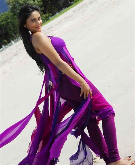 Ramya Divya Spandana Hot In Thoondil