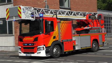 SCANIA LEIH DLK Löschzug der Berufsfeuerwehr Köln Wache 1 auf