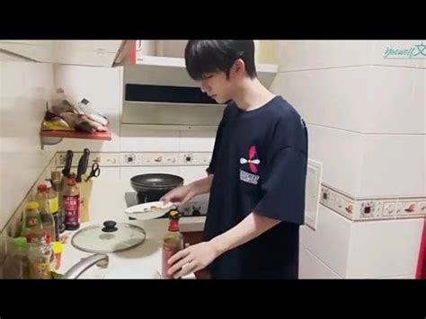 ENG SUBDing Chengxin Zhang Zhenyuan Trying The Fried Egg That Was