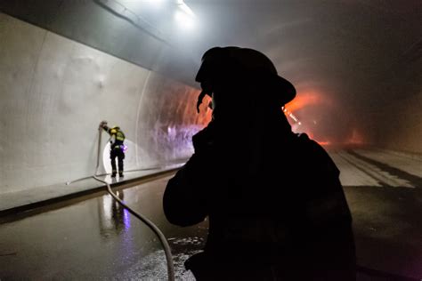 Specialistische Brandweer Teams Ingezet Voor Incident Met Gevaarlijke