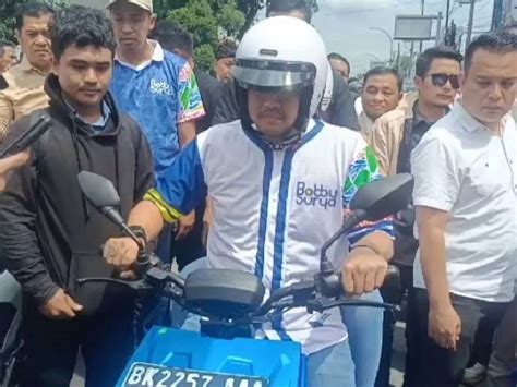 Konvoi Naik Motor Listrik Bobby Nasution Surya Mendaftar Ke Kpu Sumut