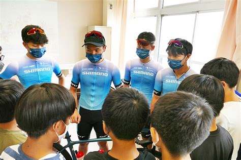 Shimano Racing Team Visits an After-school Room at an Elementary School to Give a Lecture and ...