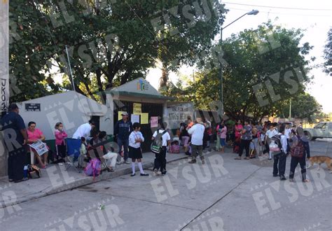 Toman Padres De Familia Una Escuela De Ciudad Altamirano Para Exigir