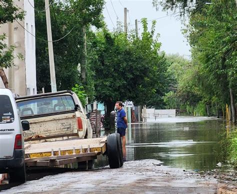 Crecida Del R O La Municipalidad Traslada Familias Al Centro De