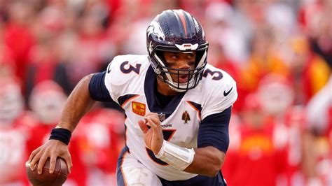 Broncos Russell Wilson Posts Workout Video Trying To Show He S Lean