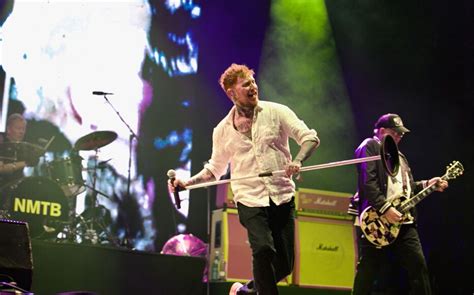 Festival Rétro C Trop les Sex Pistols mettent le souk Iggy Pop fonce dans le tas Le Parisien