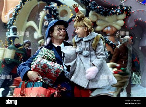 Bill Irwin And Taylor Momsen Film How The Grinch Stole Christmas Usa De