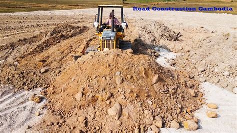 Techniques Skill Operator Bulldozer Komatsu D P Spreading Dirt And