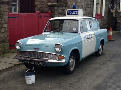 A classic 1960 British police car | Coches de policía, Autos y motos, Autos