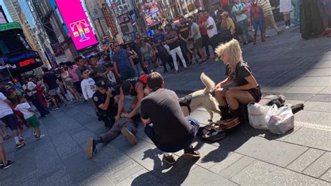 Un policía nacional de vacaciones detiene en pleno Times Square a un