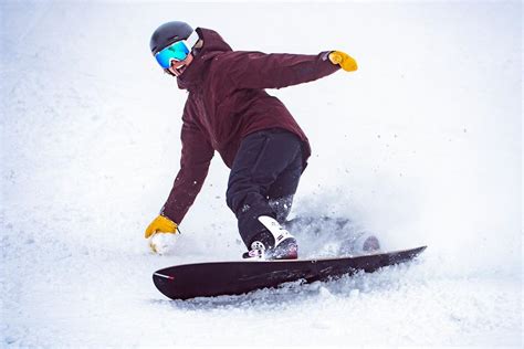 Carving Club for Older Snowboarders who are Mastering It!