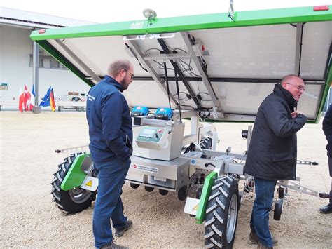 Longecourt en Plaine Le robot agriculteur FarmDroid a été présenté au