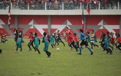 100 Murid SSB Se Kabupaten Temanggung Lawan Persipura Pemerintah