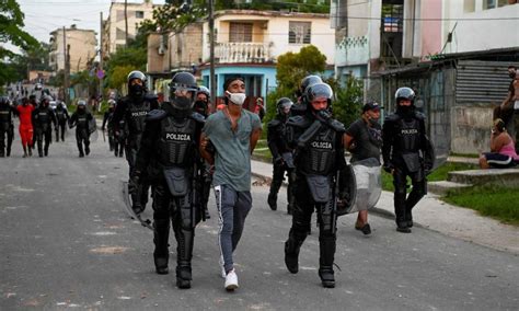 Dois Meses Ap S Protestos Cubanos Aguardam Ang Stia Destino De