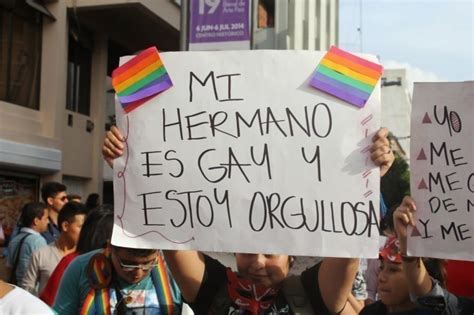 Fotorreportaje Desfile del Orgullo Lésbico Gay Bisexual y Transexual LGBT CMI Guatemala