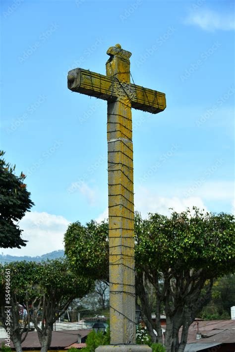 Cruz De Piedra En La Plaza De La Iglesia Sata Ana Aldea Santa Ana