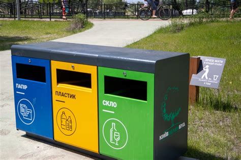 В одном из киевских парков появились новые контейнеры для сортировки ...