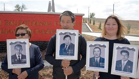 Russian Volunteers Search For Fallen World War Ii Soldiers Ap News