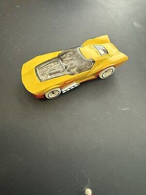 Mattel Hot Wheels 2011 Car T9719 Made In Indonesia 1186 MJ 1 NL Yellow