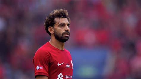 محمد صلاح يدمن لعبة على الإنترنت ويتحدث معه الكثيرون دون معرفة هويته