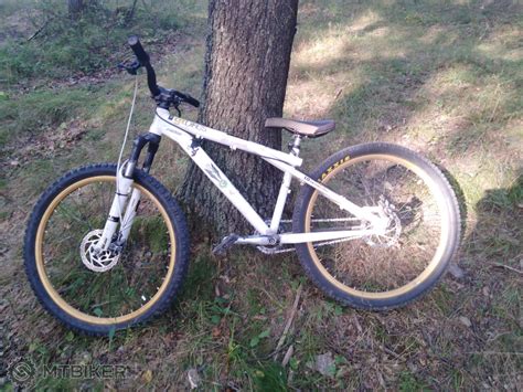 Gt Chucker Dirt A Bmx Bicykle Mtbiker Baz R