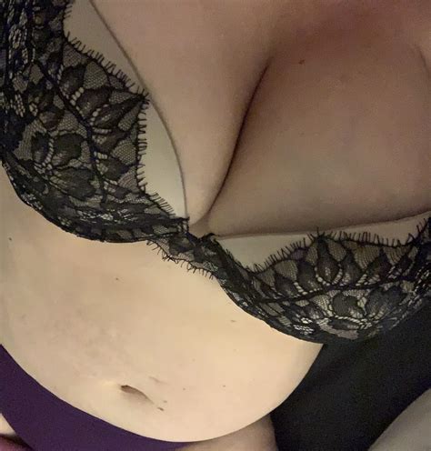 Curvy Cleavage Nudes Cleavage Nude Pics Org