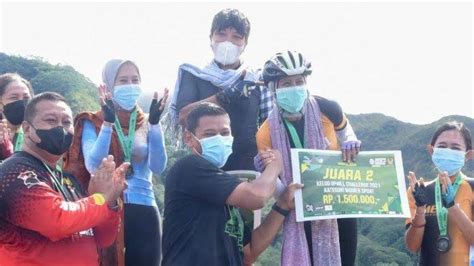 Istri Wali Kota Kediri Raih Juara Kelud Uphill Challenge Ferry