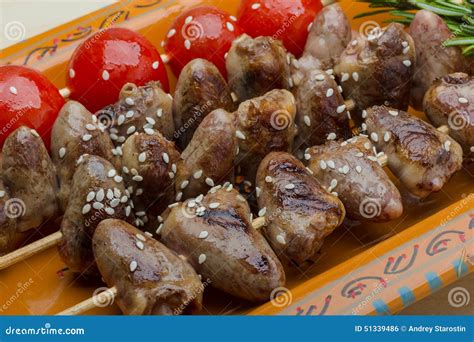 Barbacoa Asada A La Parrilla De Los Corazones Del Pollo Foto De Archivo