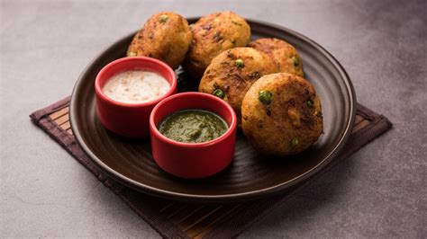 Cosy Blanket Crunchy Chaat Meet The Instant Aloo Vada Tikki You Need