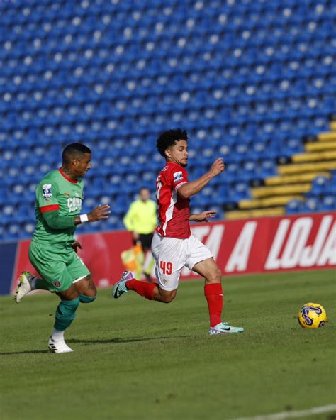 Santa Clara vence duelo insular o Marítimo e lidera a II Liga