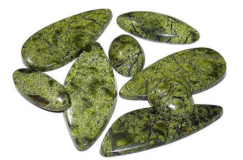 Статьи » Камень змеевик - магические и лечебные свойства змеевика