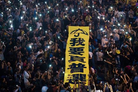 香港佔領行動滿月 港人齊撐傘高歌紀念 國際 自由時報電子報