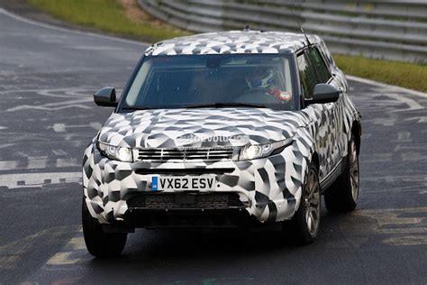 refCars: 2015 Land Rover Freelander spied