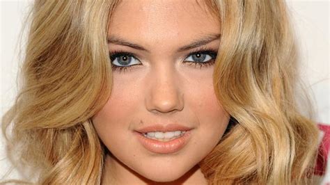 Did Hacker Use Flaw In Icloud To Steal Celebs Nude Photos