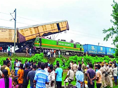 Train Crash In Bengal Kills 15 Injures Dozens