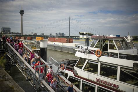 Fortuna D Sseldorf So Viel Spa Hatte Der Club Auf Dem Rhein