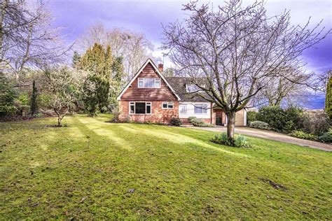 3 Bedroom Detached House For Sale In Carramar Streatley On Thames Rg8