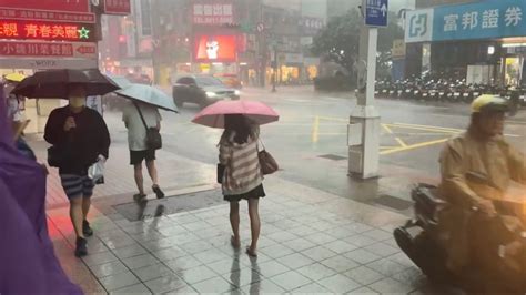 快躲雨！氣象署對16縣市發大雨特報｜東森新聞：新聞在哪 東森就在哪裡