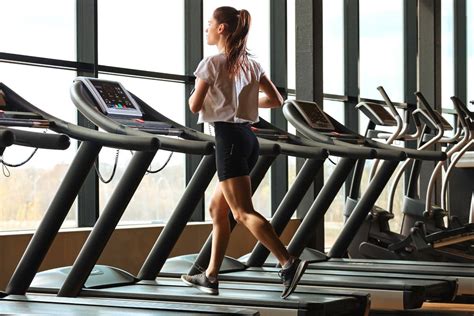 How to Run on a Treadmill: The Ultimate Guide (2022)