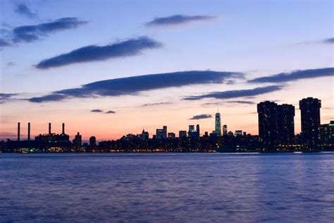 New York Skyline Silhouette Stock Photos, Images and Backgrounds for ...