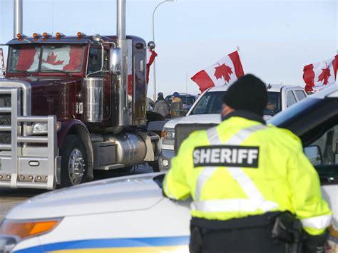 Police hug protesters as they roll out from Coutts, Alberta border ...