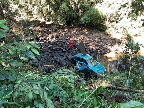 Giro Do Vale Carro Cai Em Um Barranco De Oito Metros E Mulher Fica