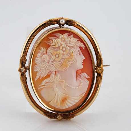 Brooch K Gold With Cut Cam Small Oriental Pearls Gustav Dahlgren